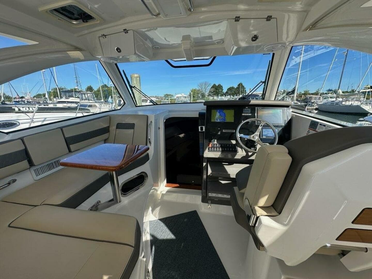 2020 Pursuit 355 OS — photo 4