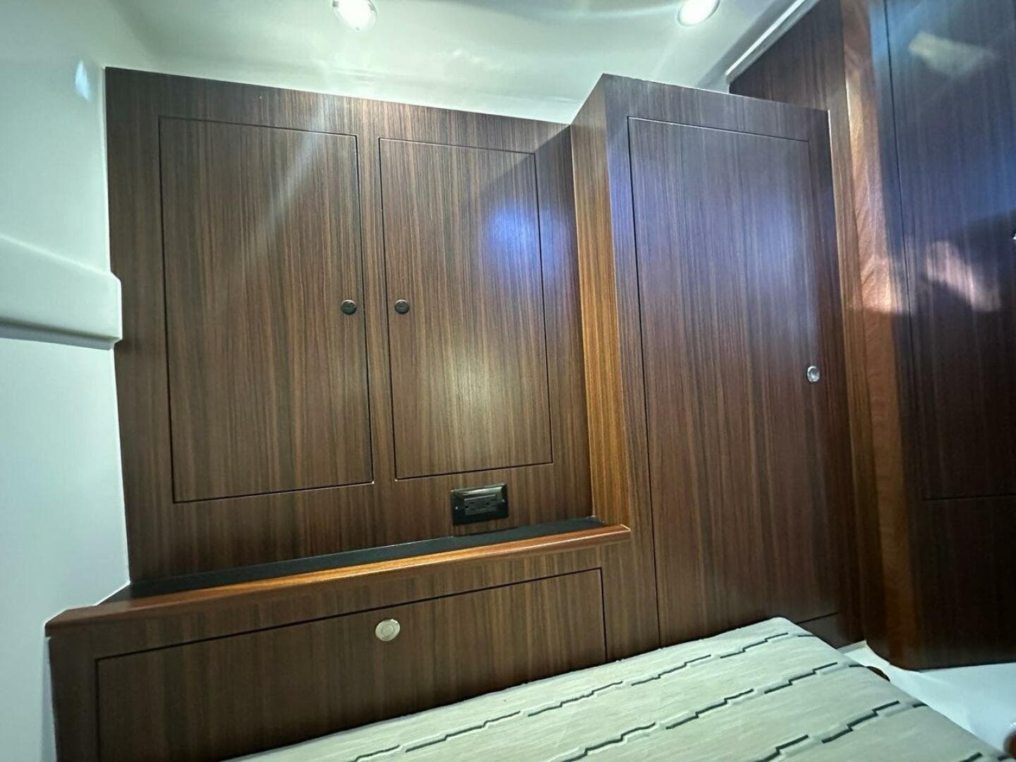 2020 Pursuit 355 OS — photo 29