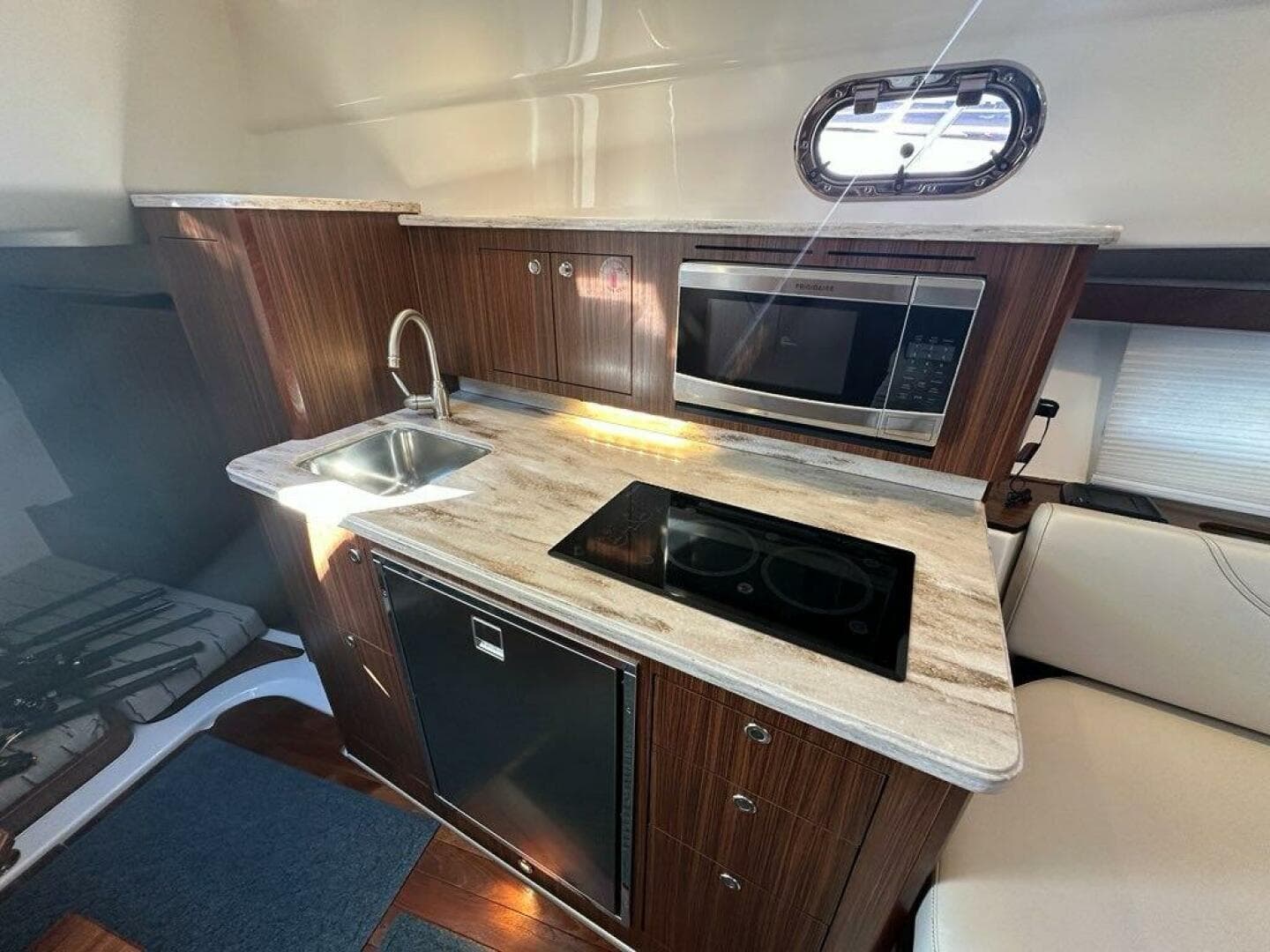 2020 Pursuit 355 OS — photo 23