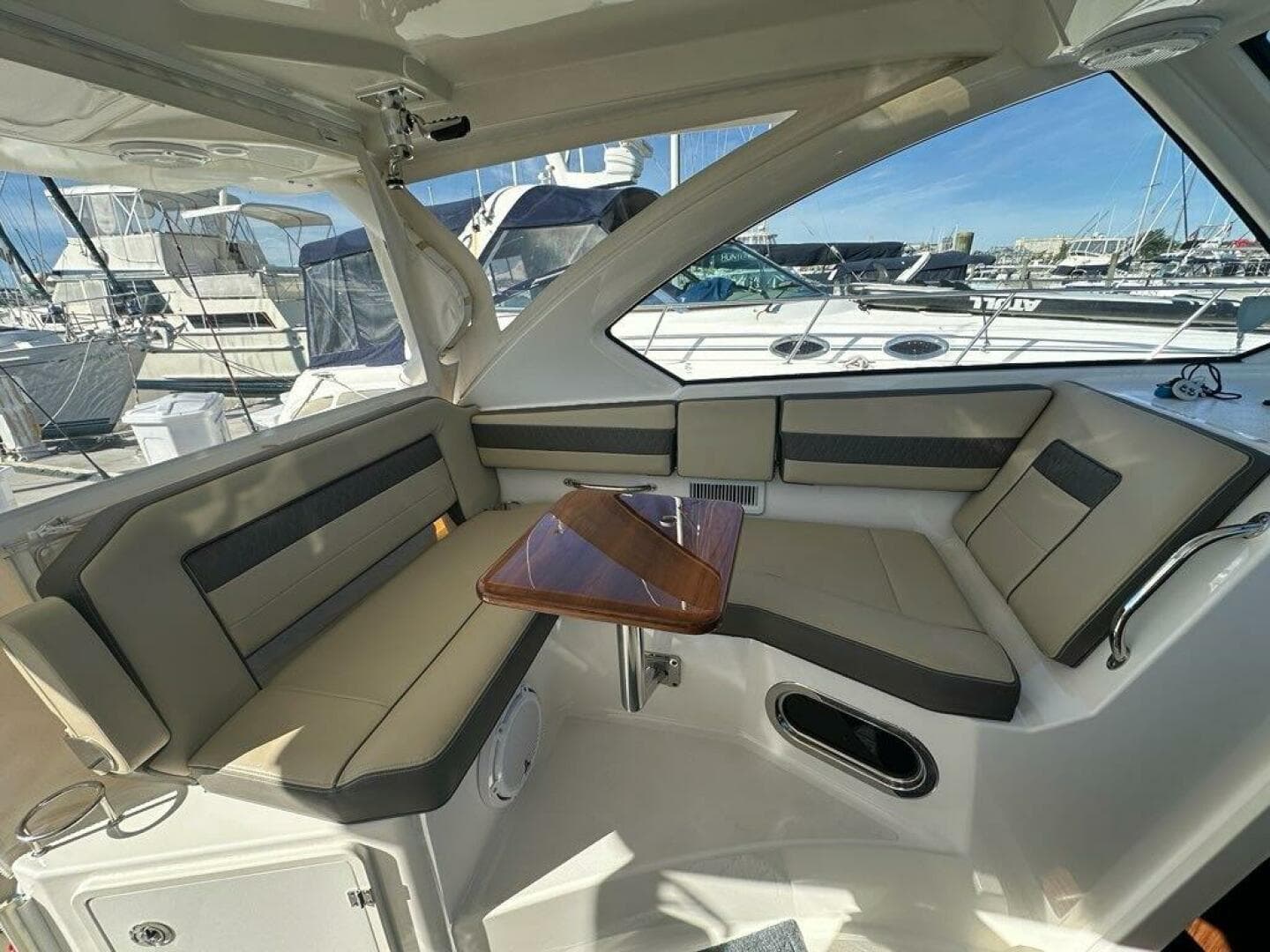 2020 Pursuit 355 OS — photo 6