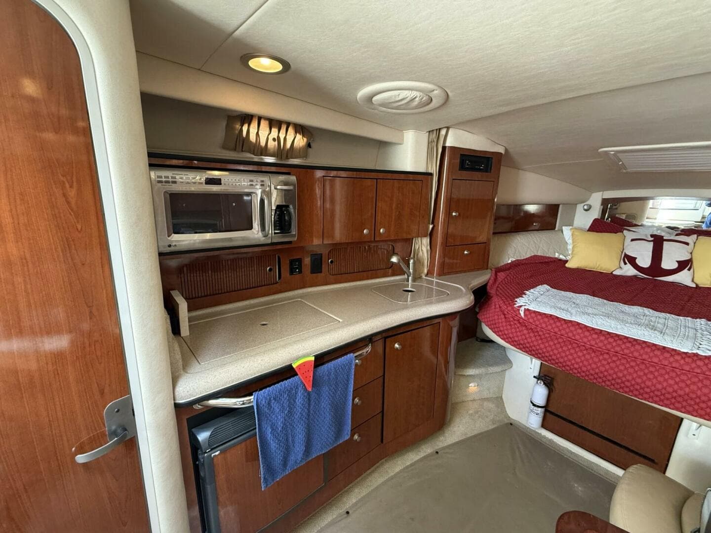2007 Sea Ray 320 Sundancer — photo 16