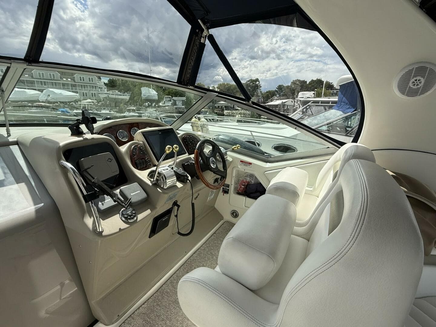 2007 Sea Ray 320 Sundancer — photo 12