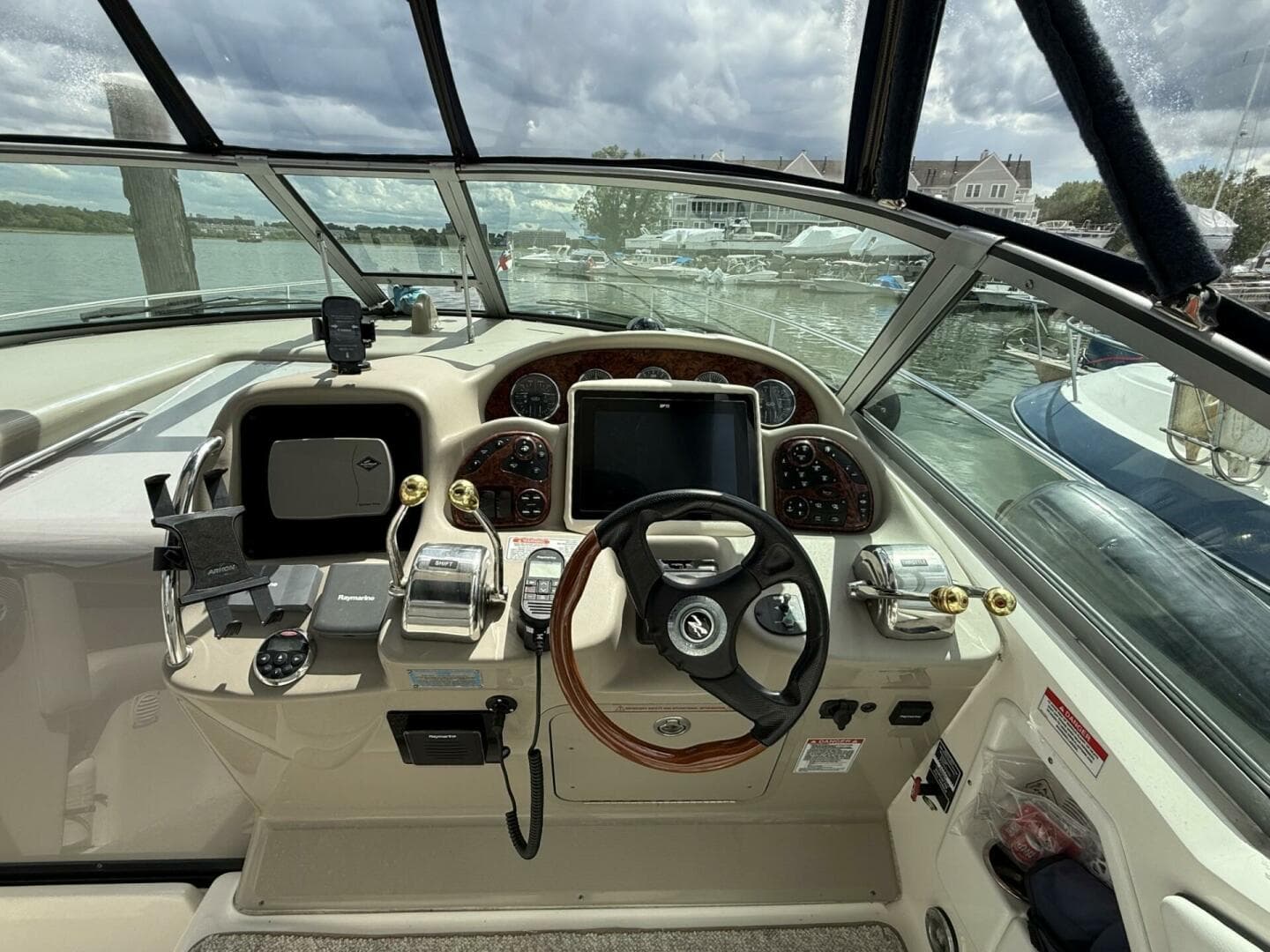 2007 Sea Ray 320 Sundancer — photo 13