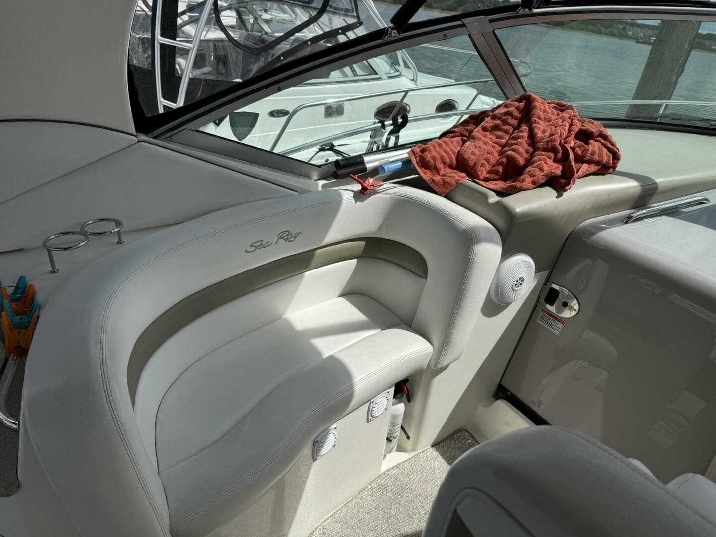 2007 Sea Ray 320 Sundancer — photo 11