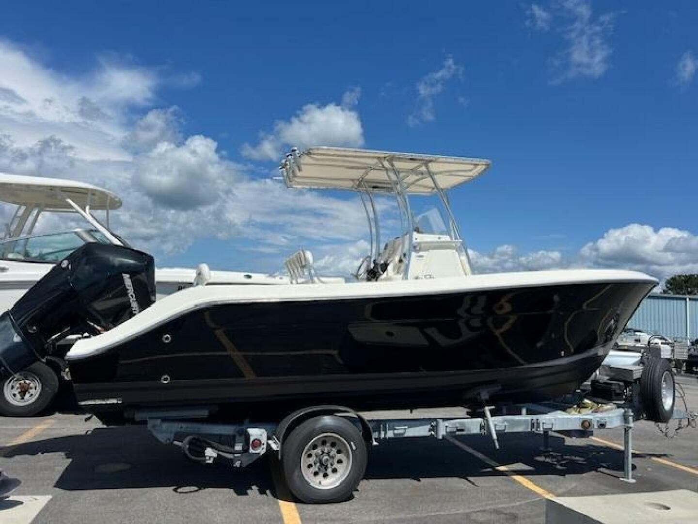 2020 Cobia 237 CC — photo 1