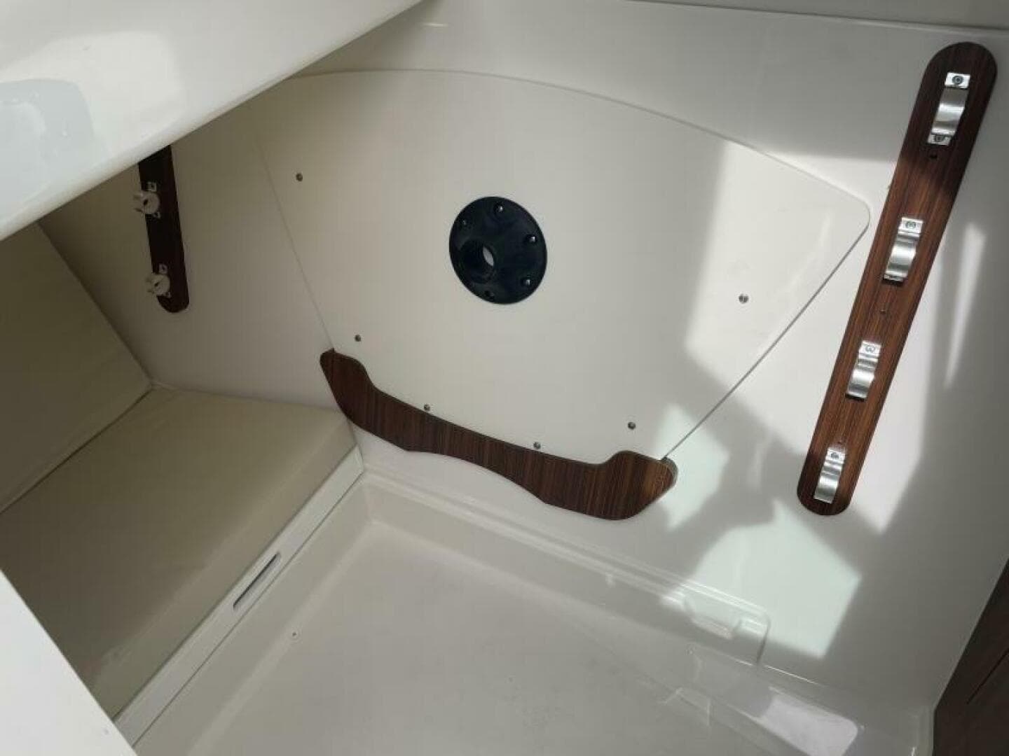 2022 Pursuit DC 326 — photo 15