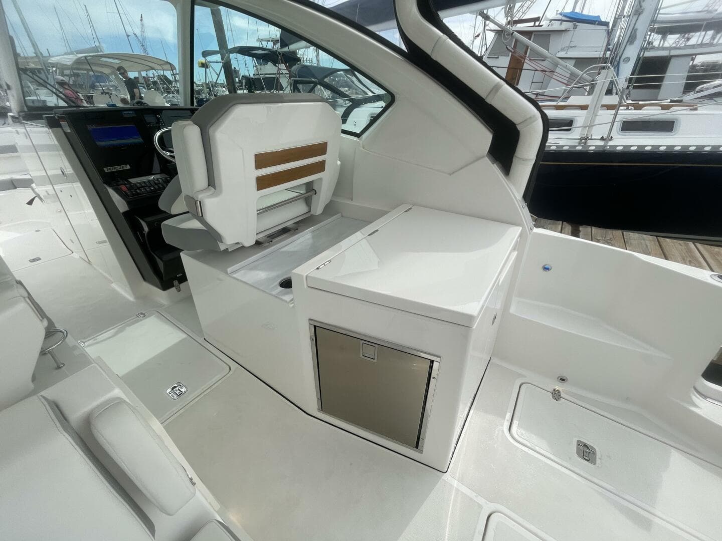 2022 Pursuit DC 326 — photo 25