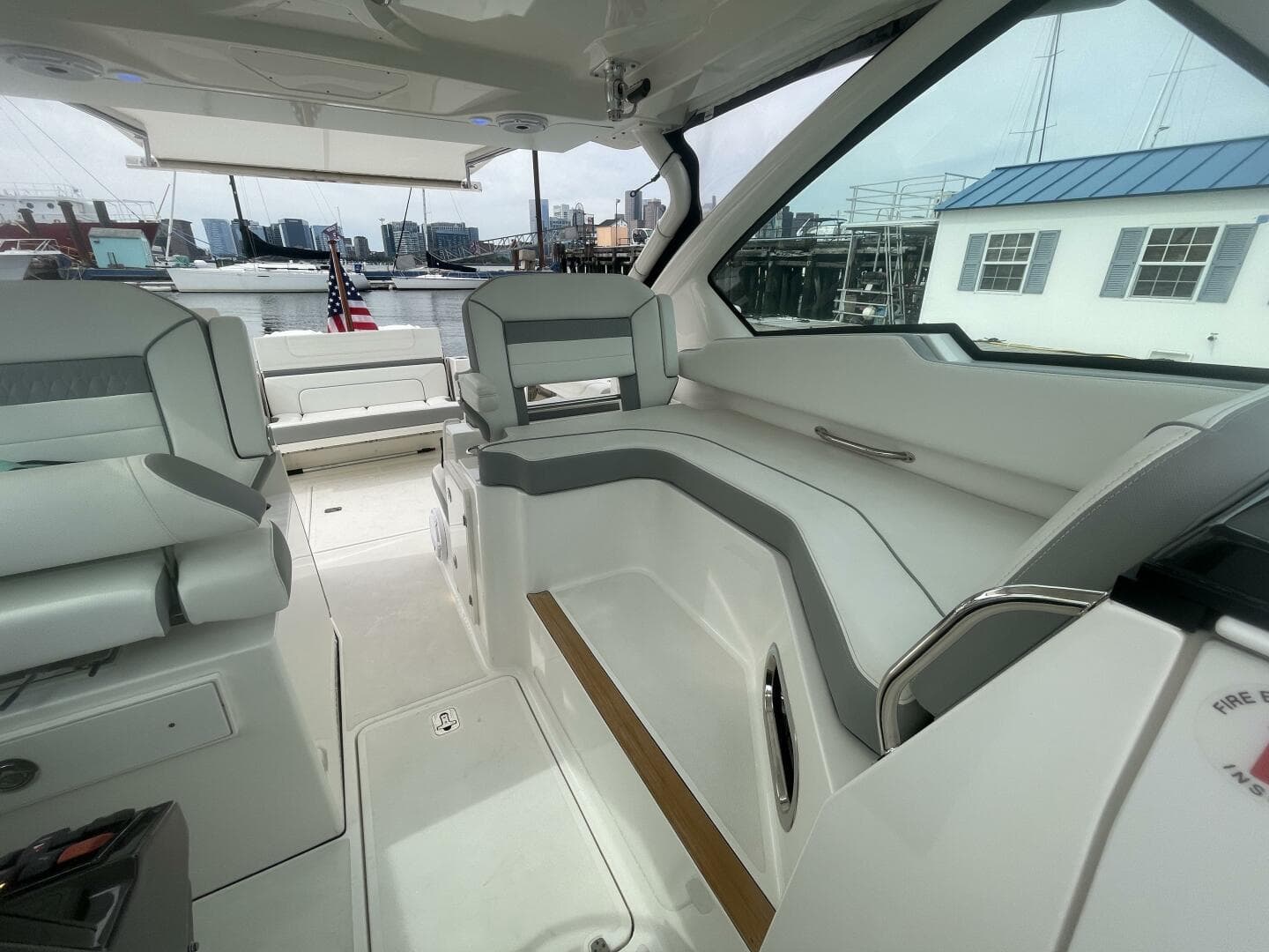 2022 Pursuit DC 326 — photo 21