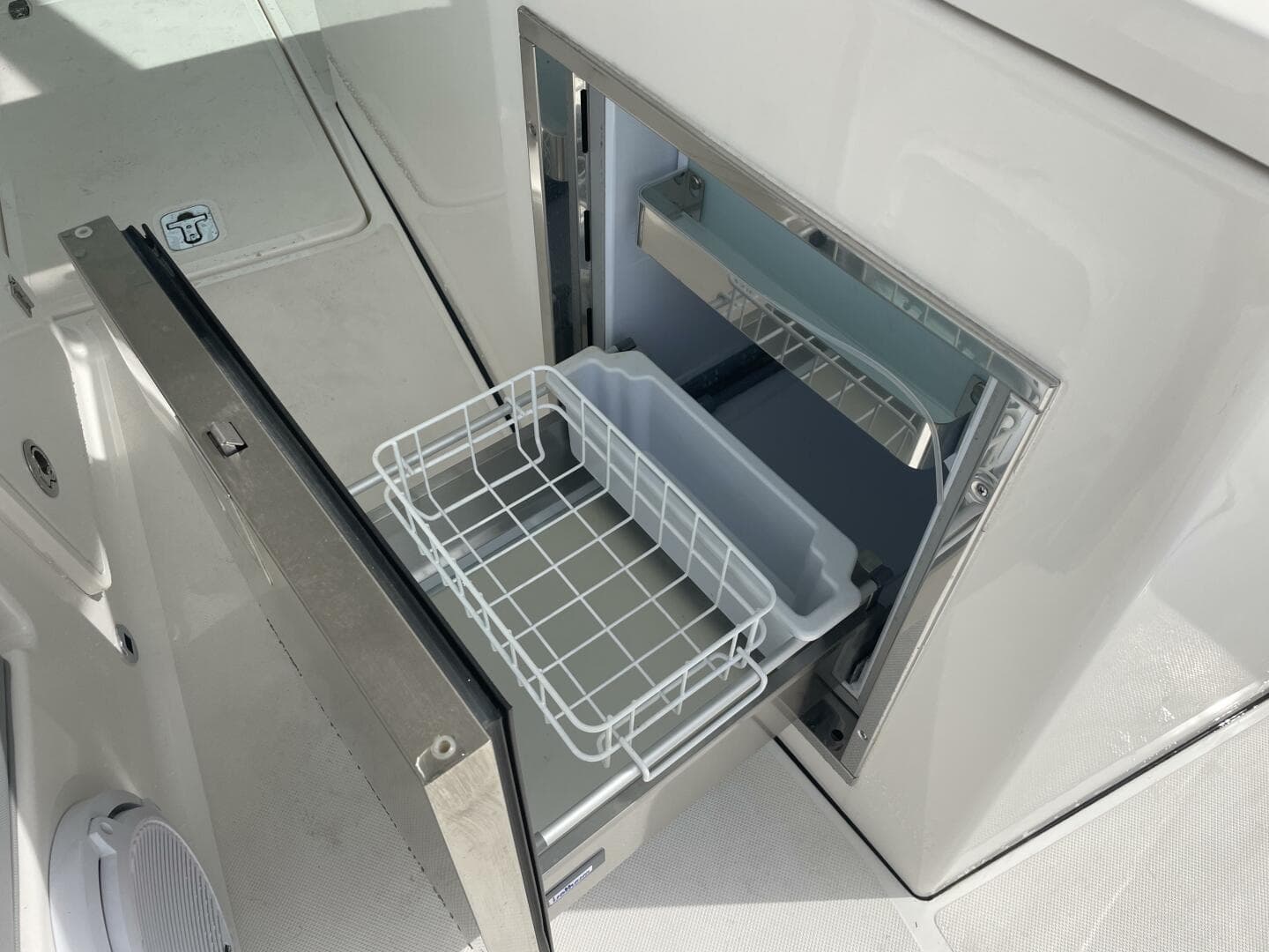 2022 Pursuit DC 326 — photo 32