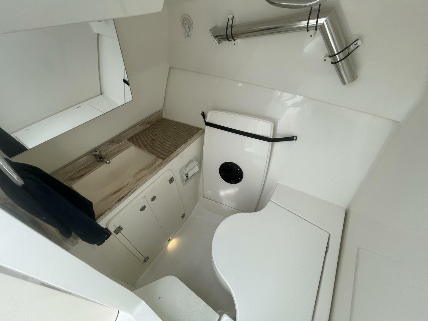 2022 Pursuit DC 326 — photo 20