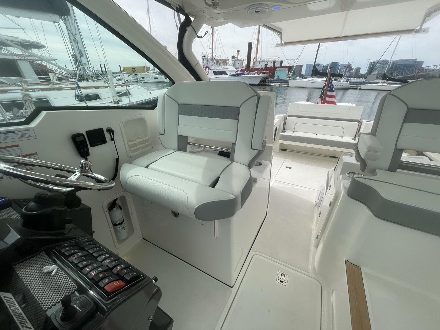 2022 Pursuit DC 326 — photo 23