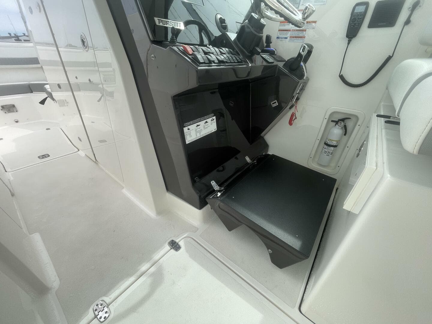 2022 Pursuit DC 326 — photo 22