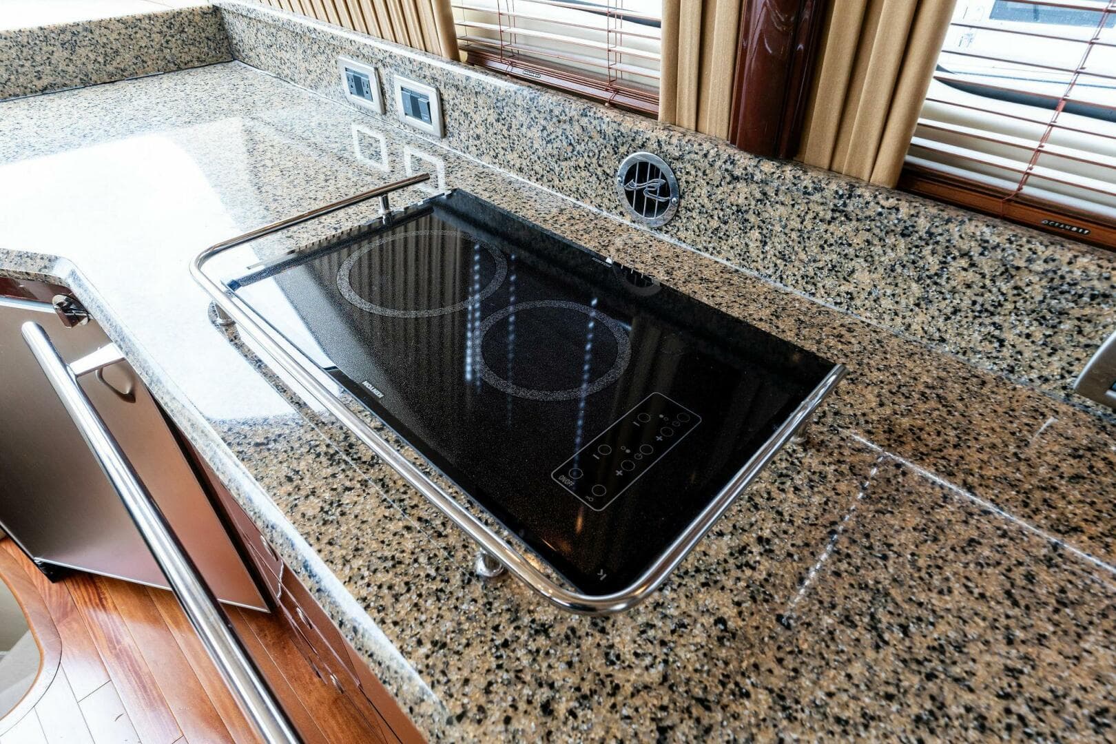 2007 Sea Ray 58 Sedan Bridge — photo 31