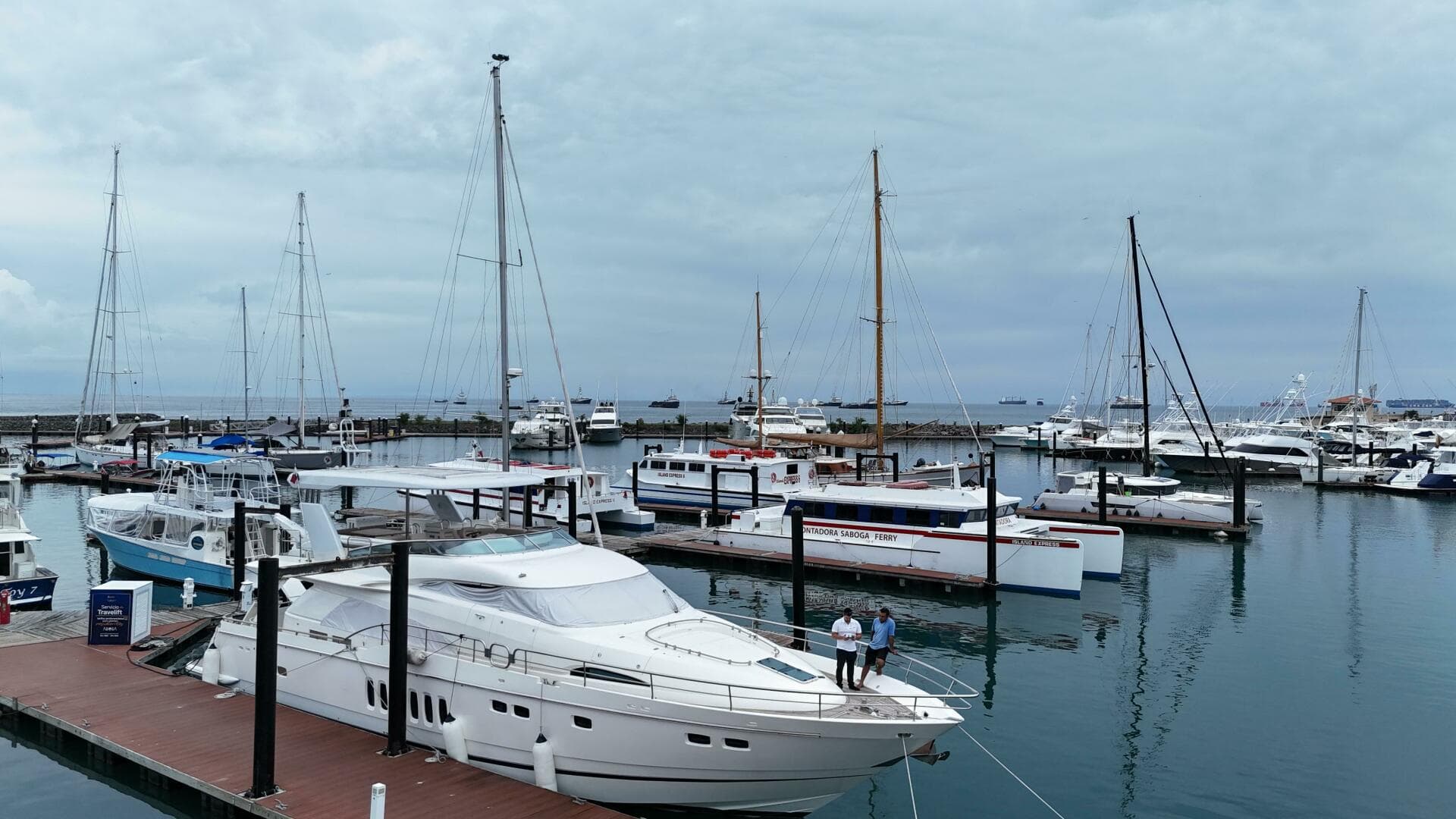 2008 Fairline Squadron 74 — photo 23