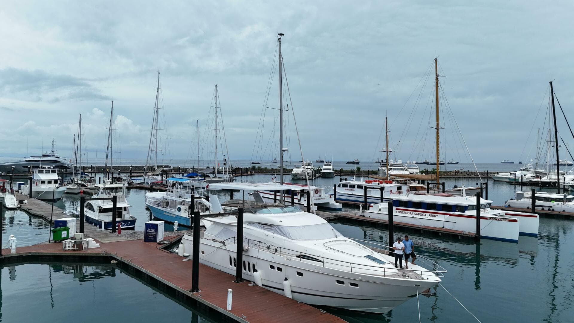 2008 Fairline Squadron 74 — photo 25