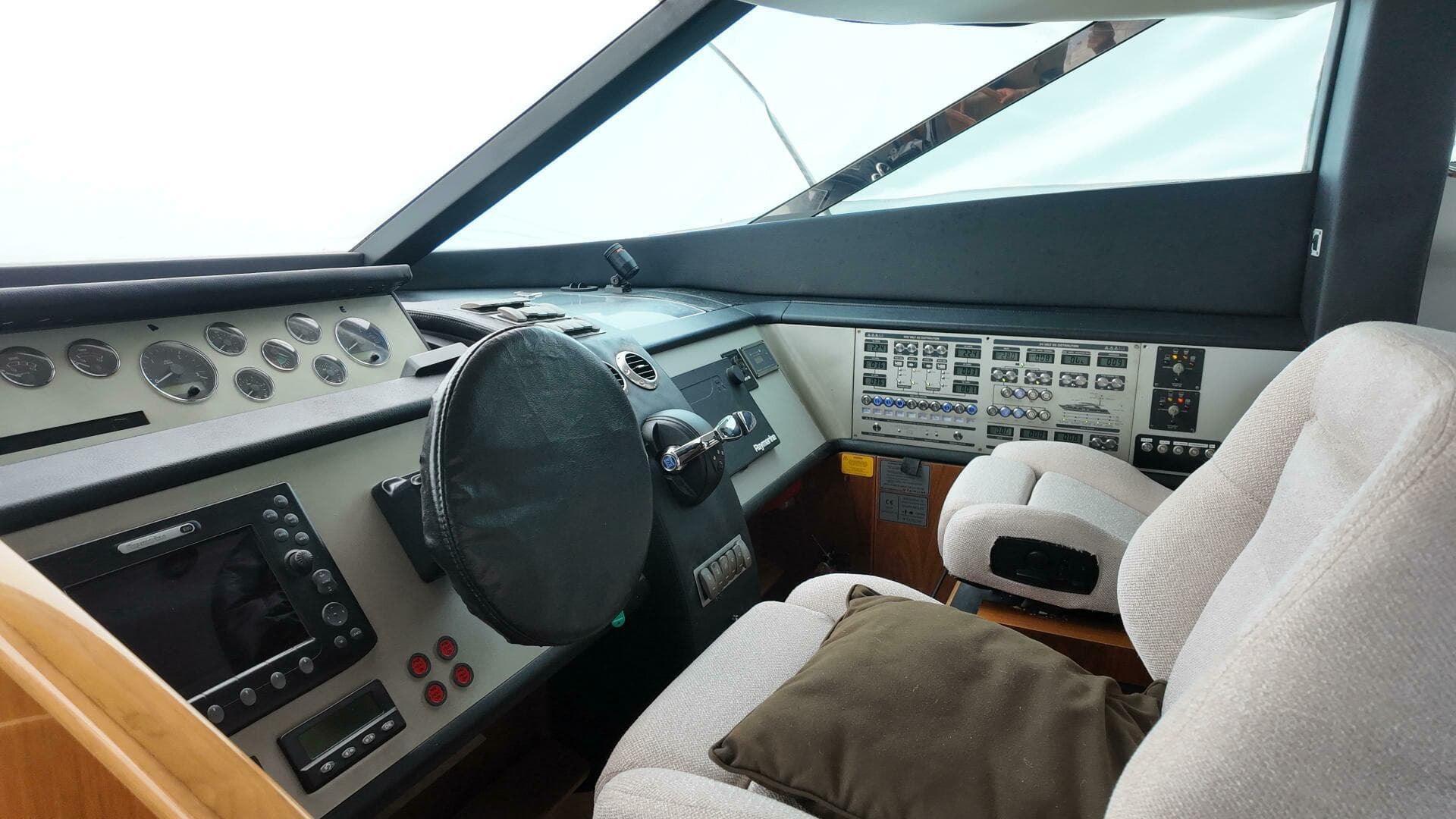 2008 Fairline Squadron 74 — photo 26