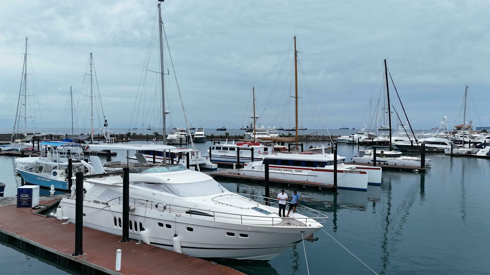 2008 Fairline Squadron 74 — photo 28