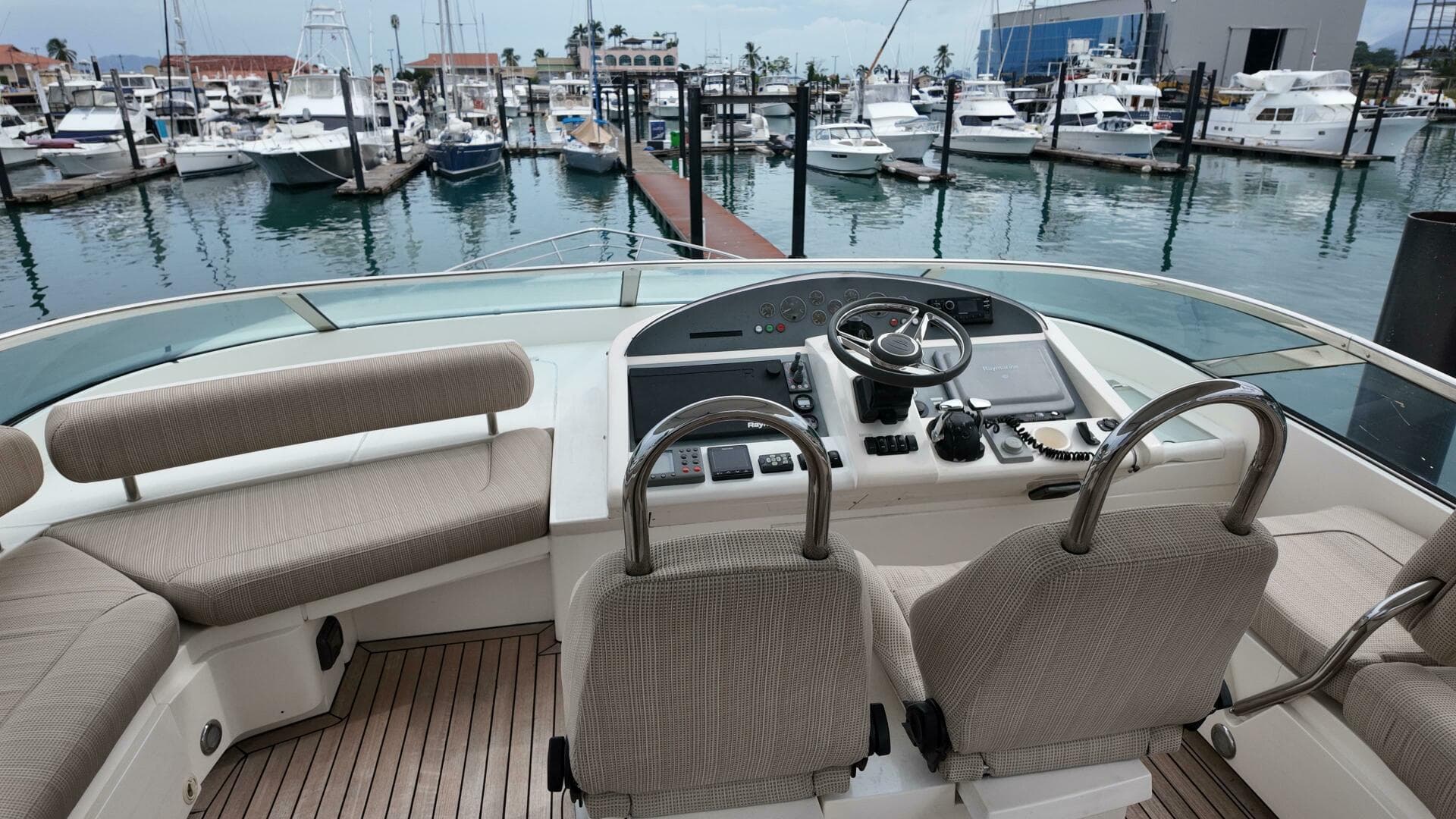 2008 Fairline Squadron 74 — photo 18