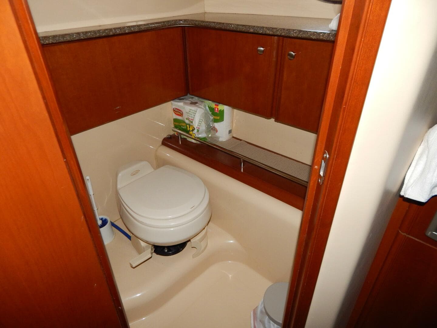 2005 Meridian 408 — photo 22