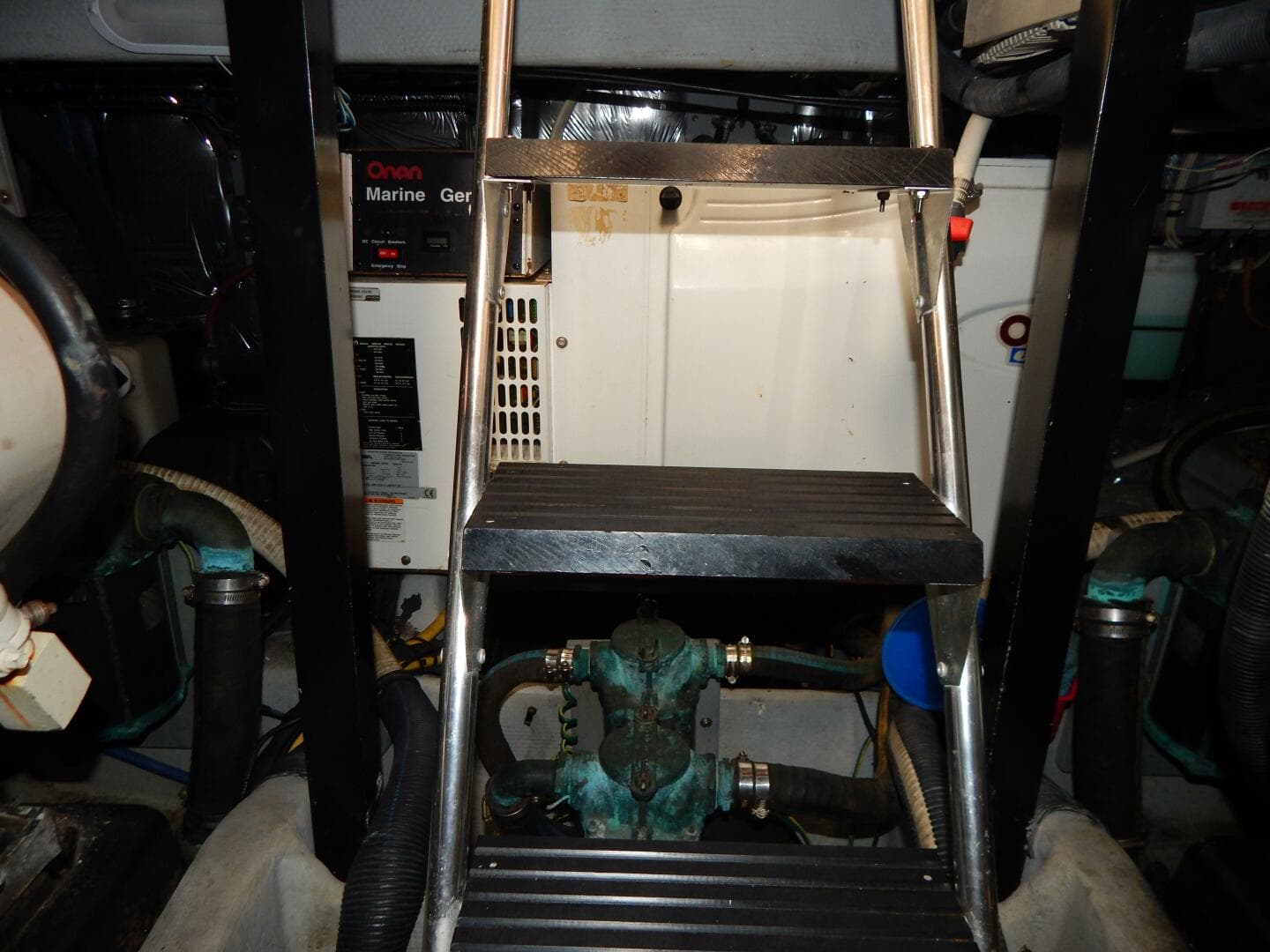 2005 Meridian 408 — photo 38