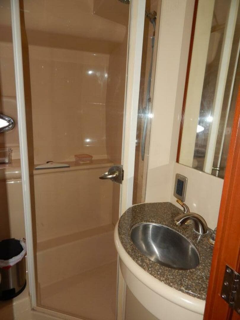 2005 Meridian 408 — photo 7