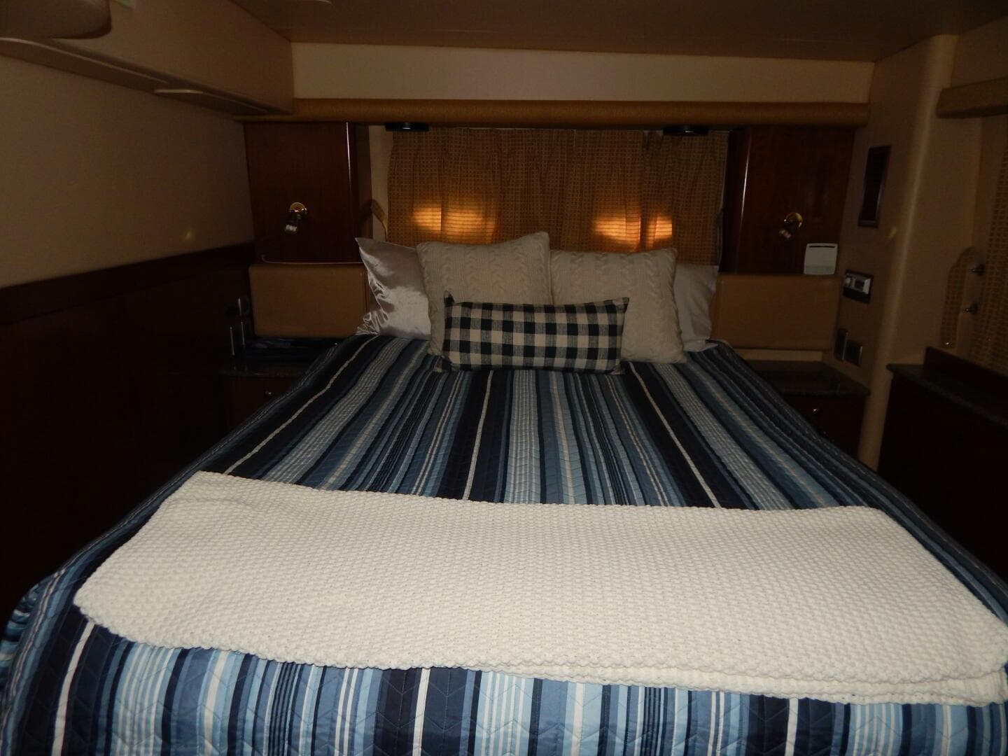 2005 Meridian 408 — photo 17