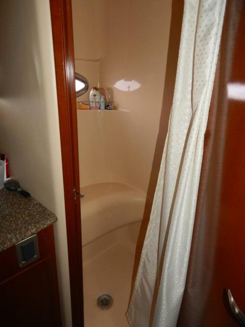 2005 Meridian 408 — photo 24