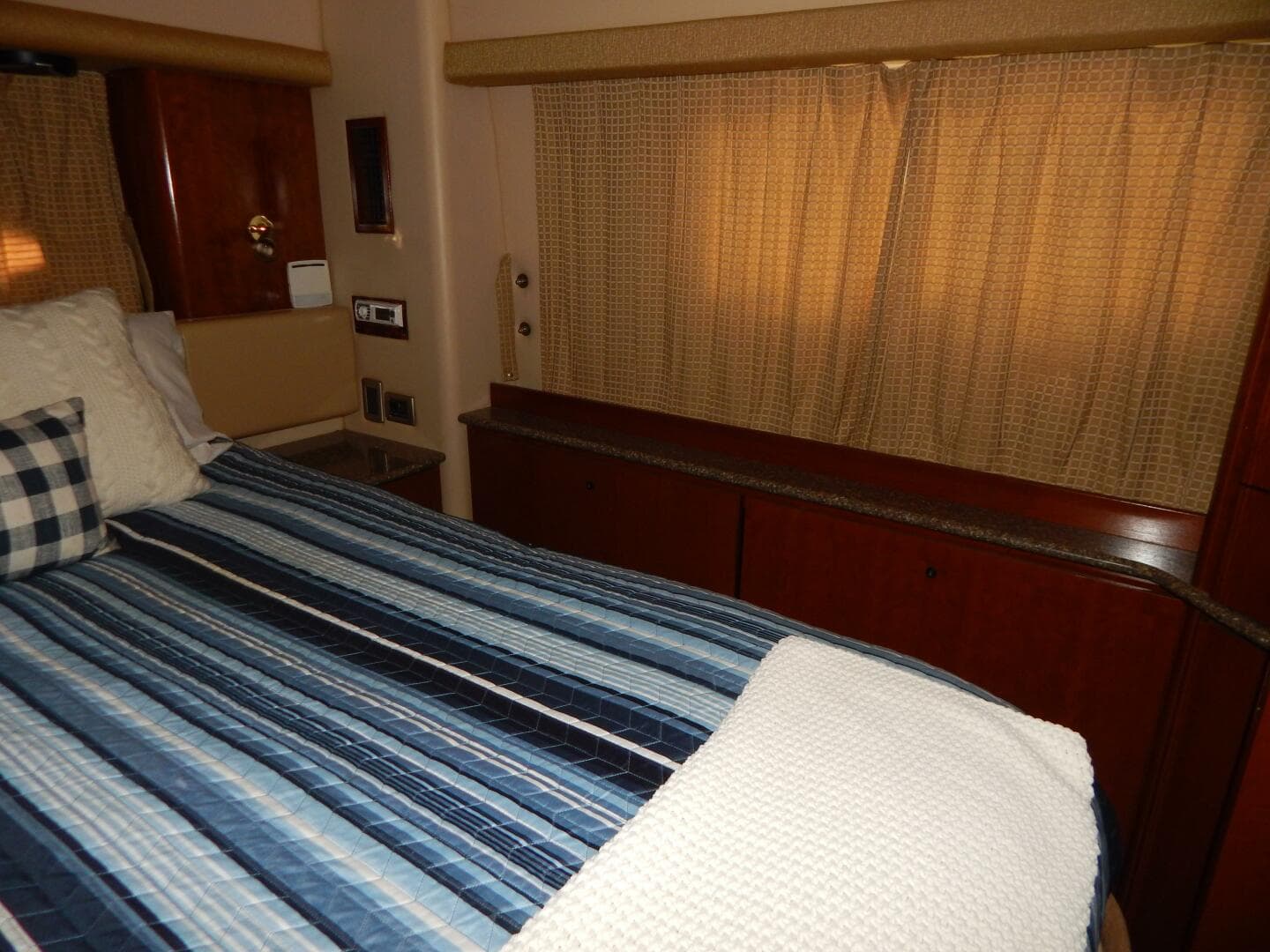 2005 Meridian 408 — photo 20