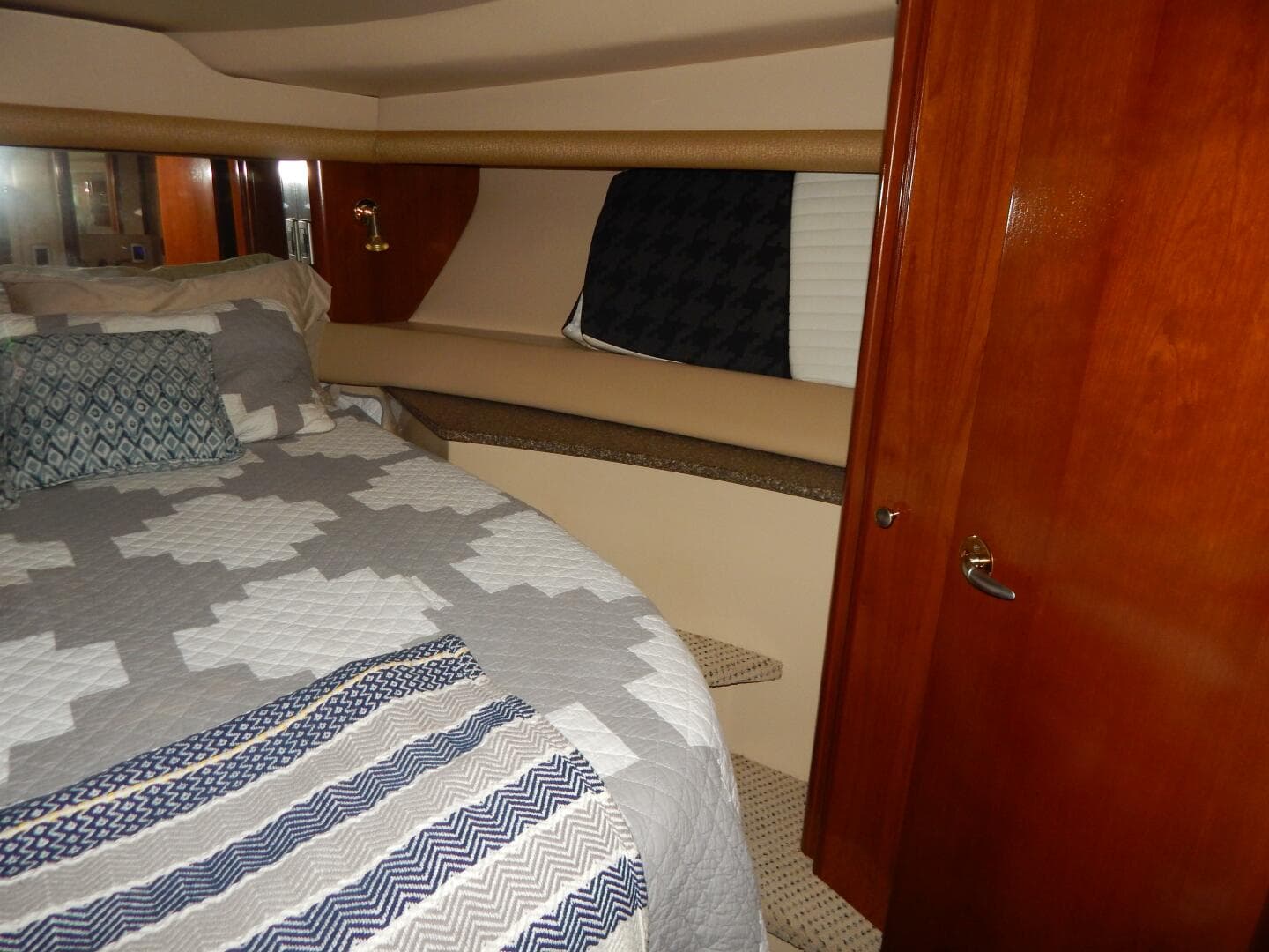 2005 Meridian 408 — photo 5