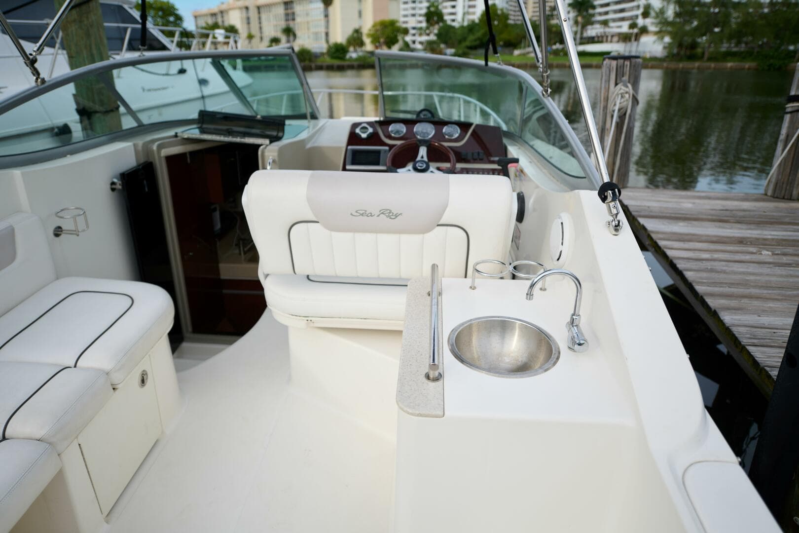 2011 Sea Ray 260 Sundancer — photo 8