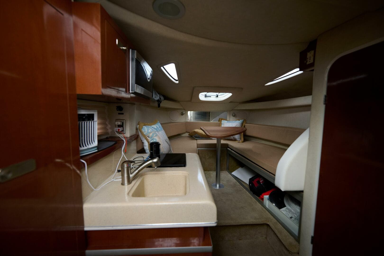 2011 Sea Ray 260 Sundancer — photo 13