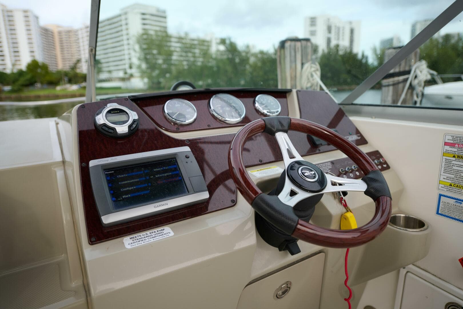2011 Sea Ray 260 Sundancer — photo 12