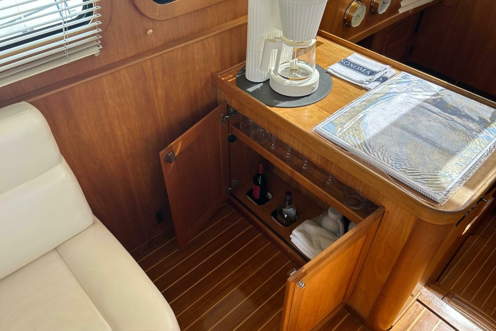 2004 Sabre 36 Flybridge — photo 29
