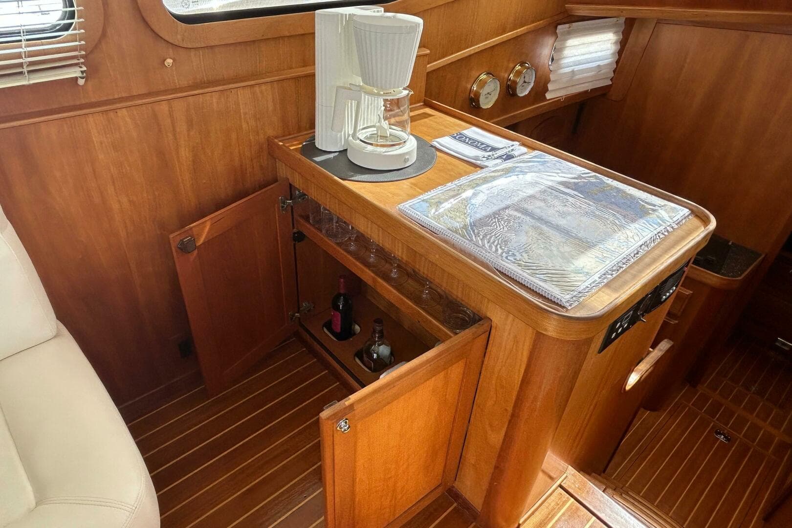 2004 Sabre 36 Flybridge — photo 28
