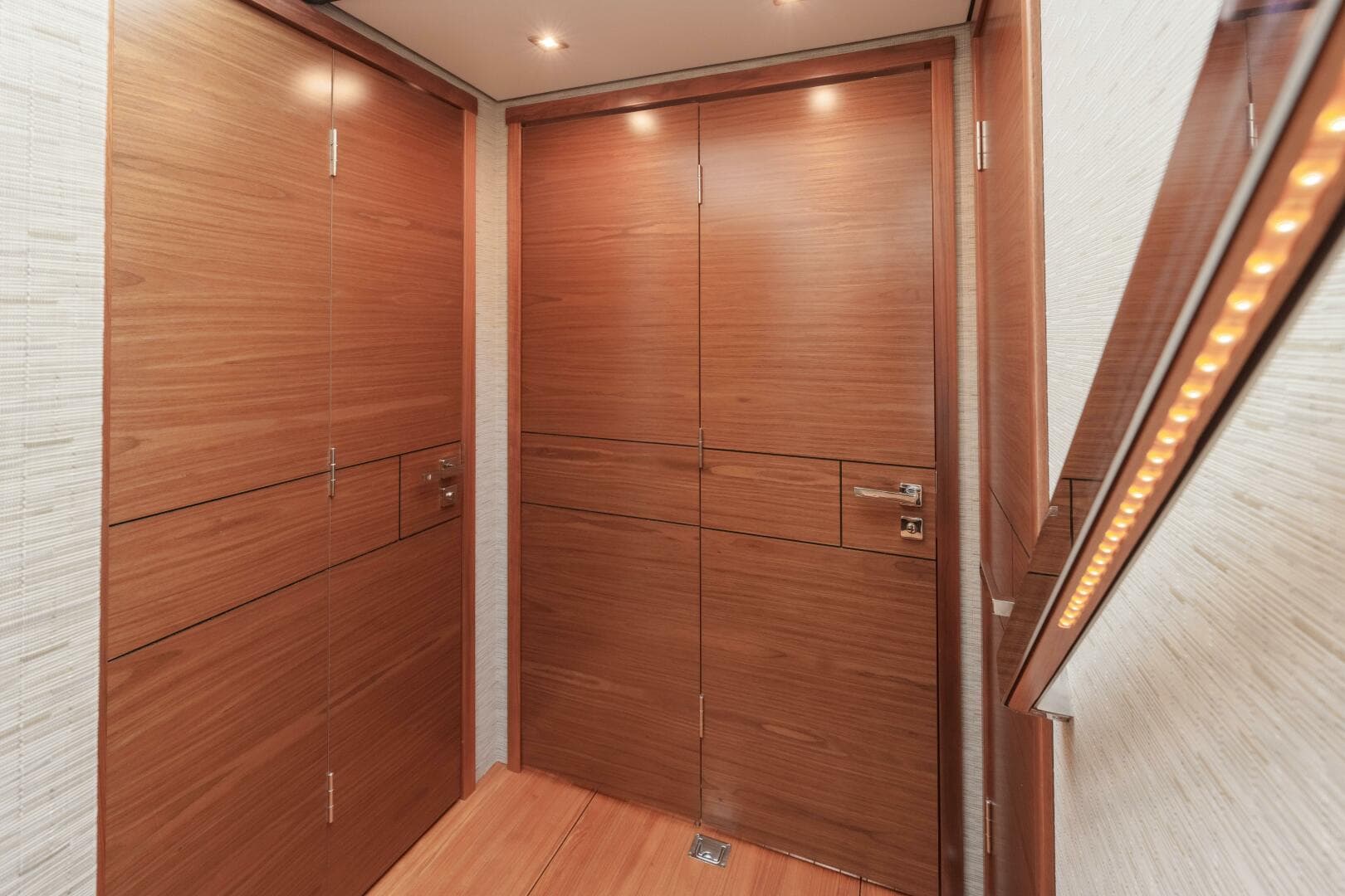 2017 Tiara Yachts C53 Coupe — photo 30