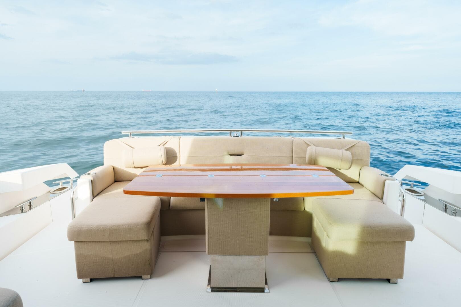 2017 Tiara Yachts C53 Coupe — photo 12