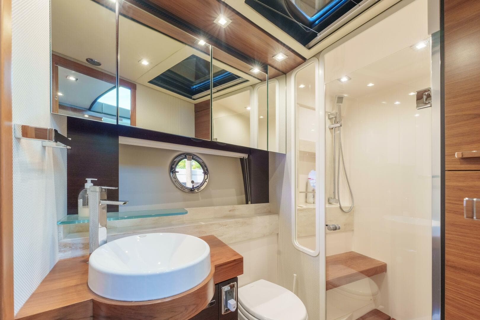 2017 Tiara Yachts C53 Coupe — photo 28