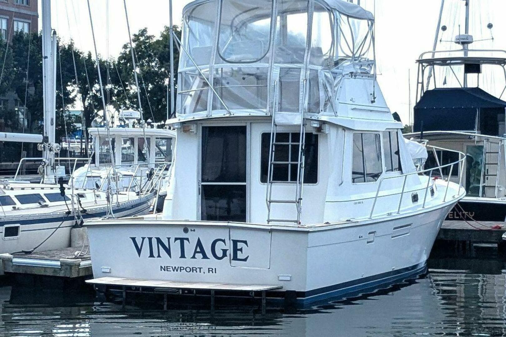 1988 Cape Dory 36 Flybridge Sedan Fast Trawler — photo 2