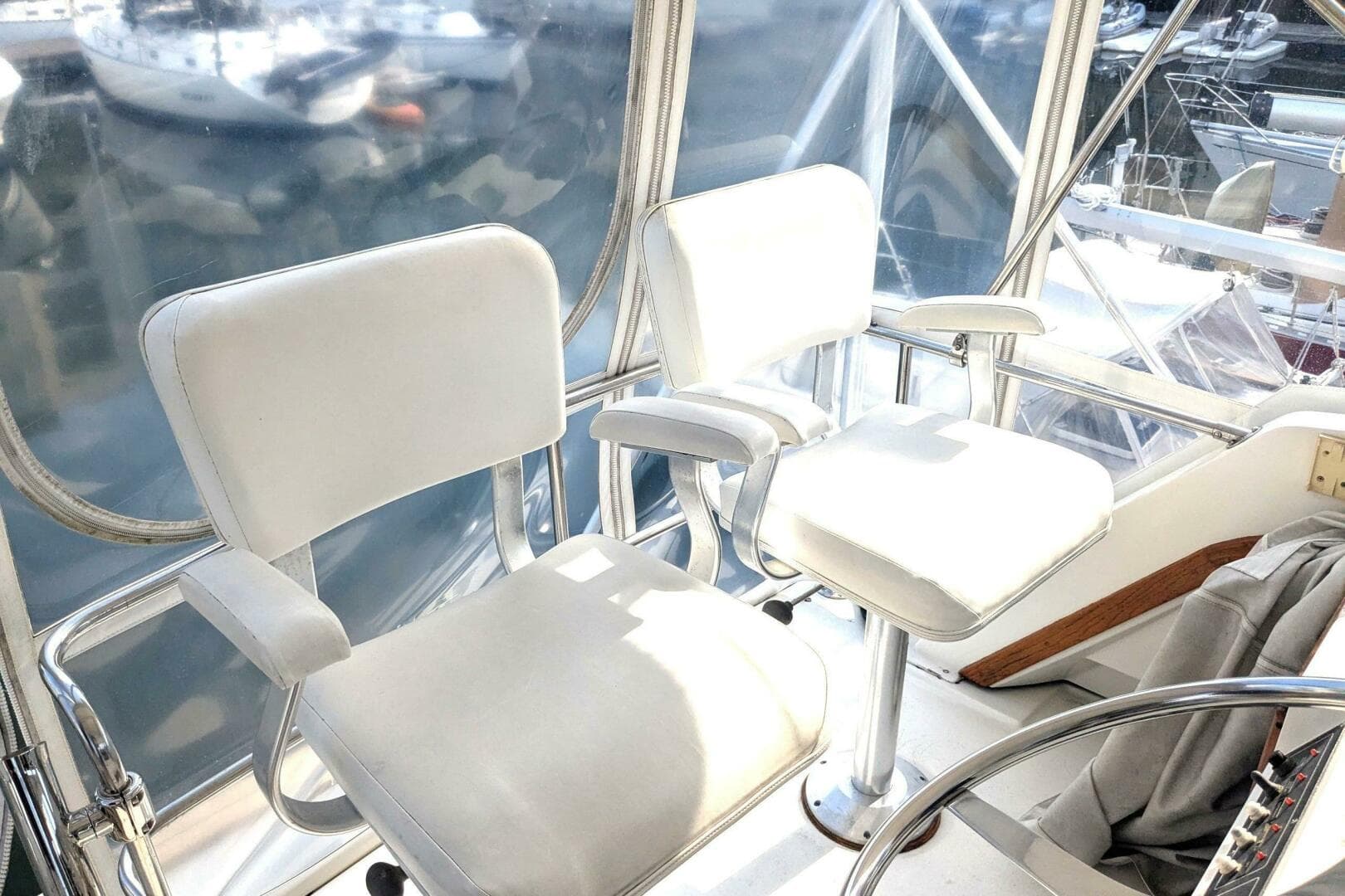 1988 Cape Dory 36 Flybridge Sedan Fast Trawler — photo 18