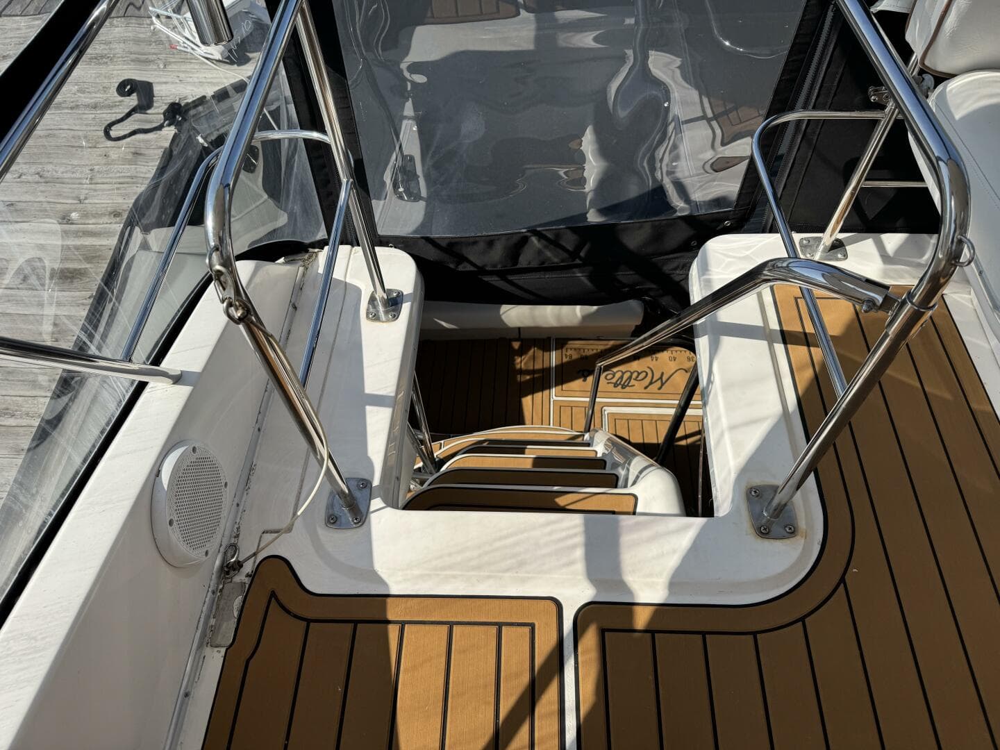 1998 Sea Ray 550 Sedan Bridge — photo 11