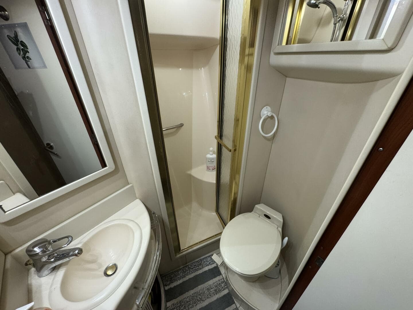 1998 Sea Ray 550 Sedan Bridge — photo 43