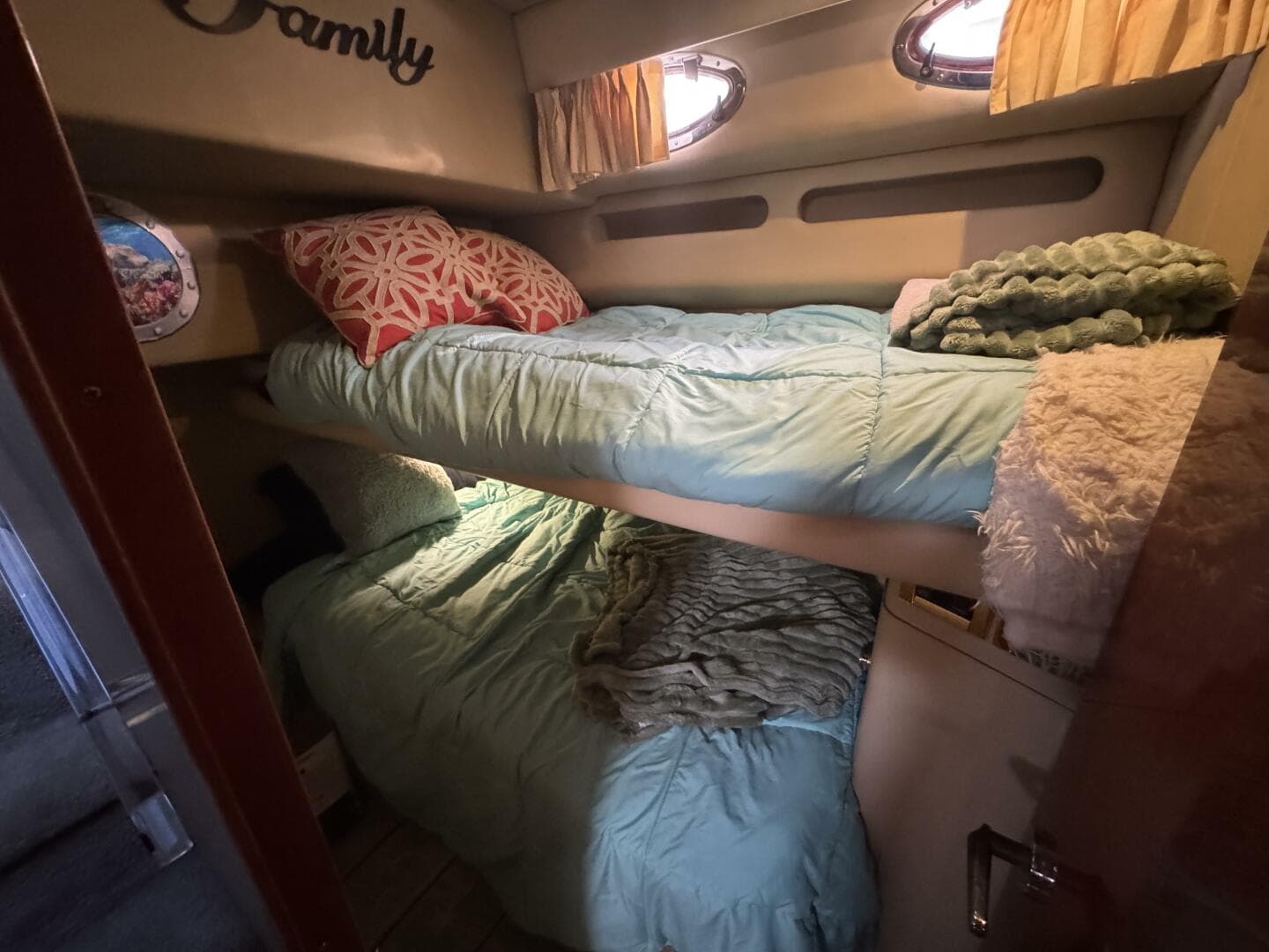 1998 Sea Ray 550 Sedan Bridge — photo 37