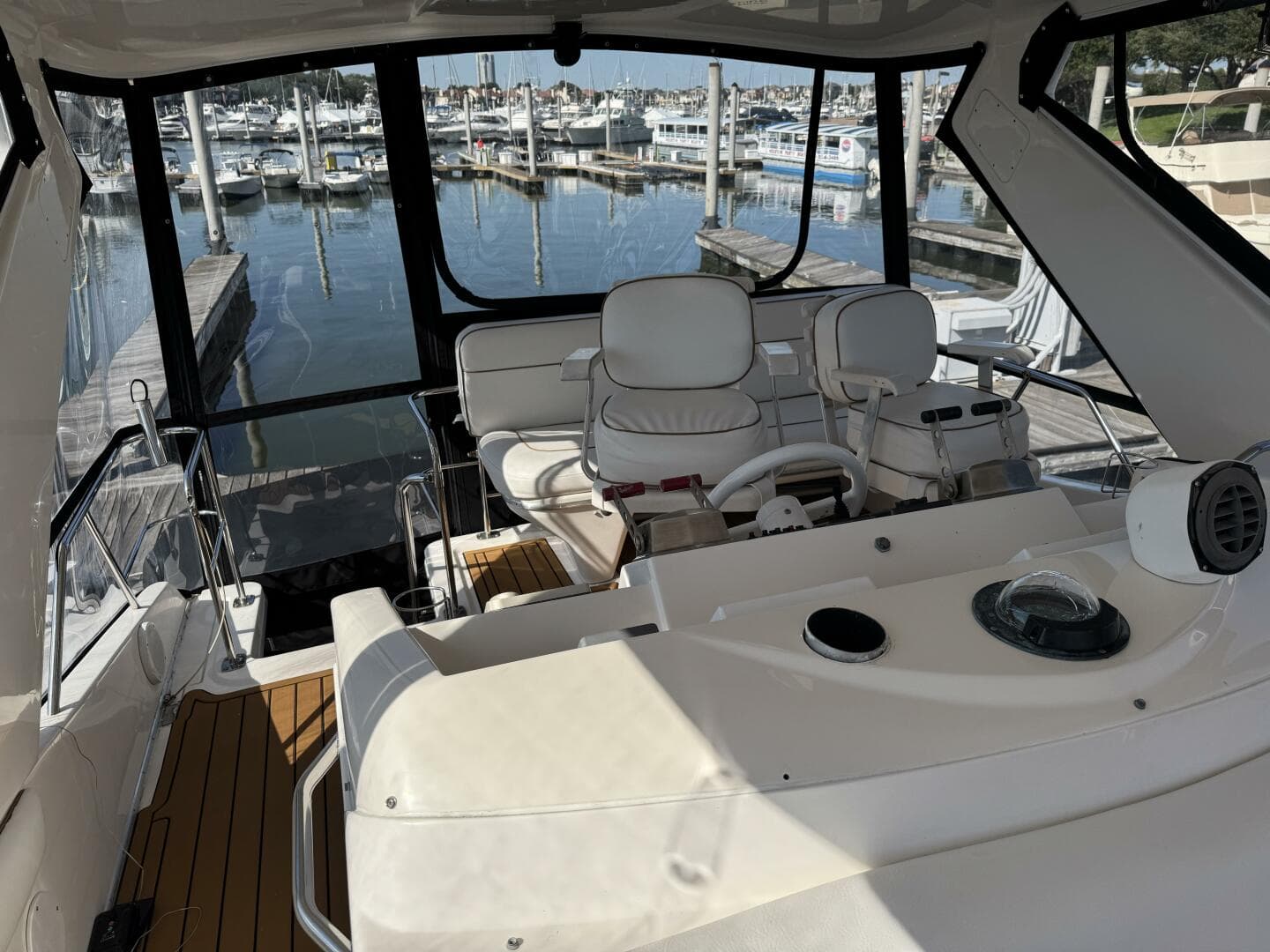 1998 Sea Ray 550 Sedan Bridge — photo 4