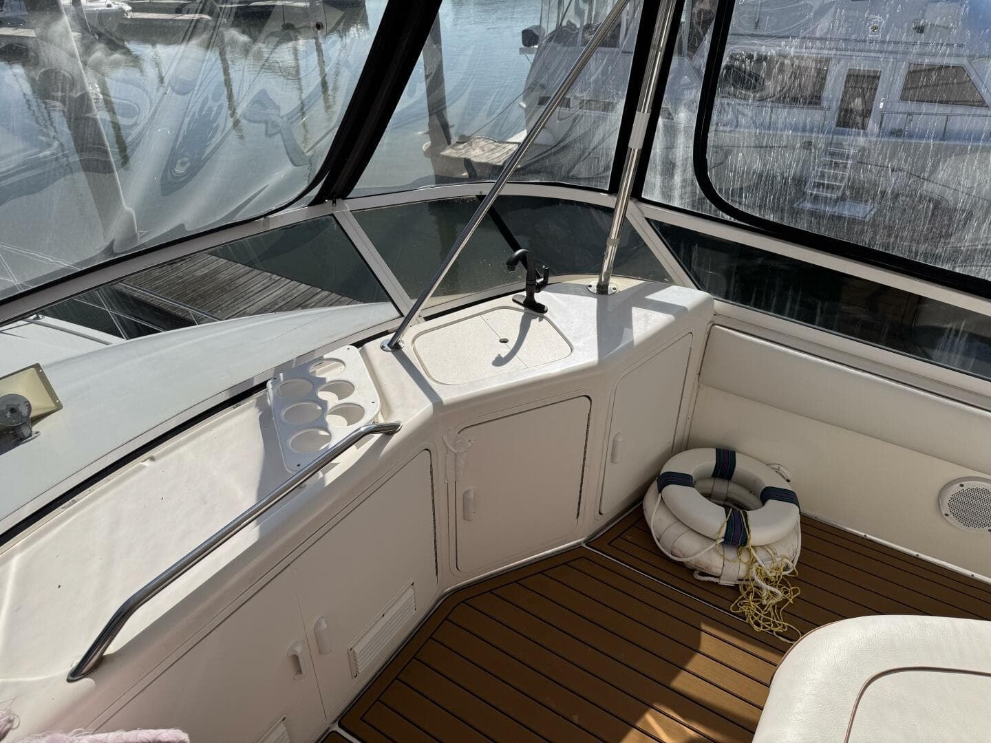 1998 Sea Ray 550 Sedan Bridge — photo 8