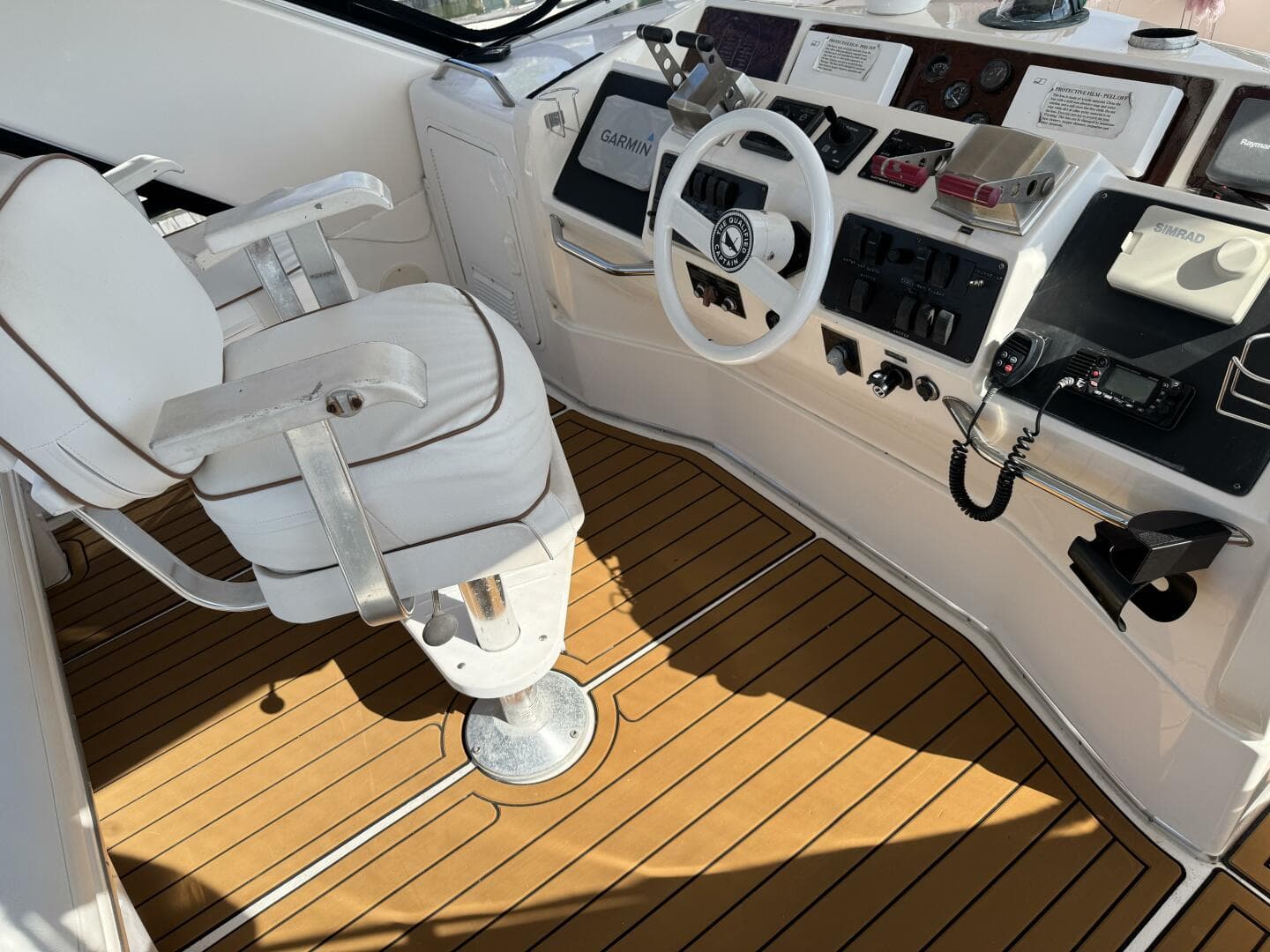 1998 Sea Ray 550 Sedan Bridge — photo 3