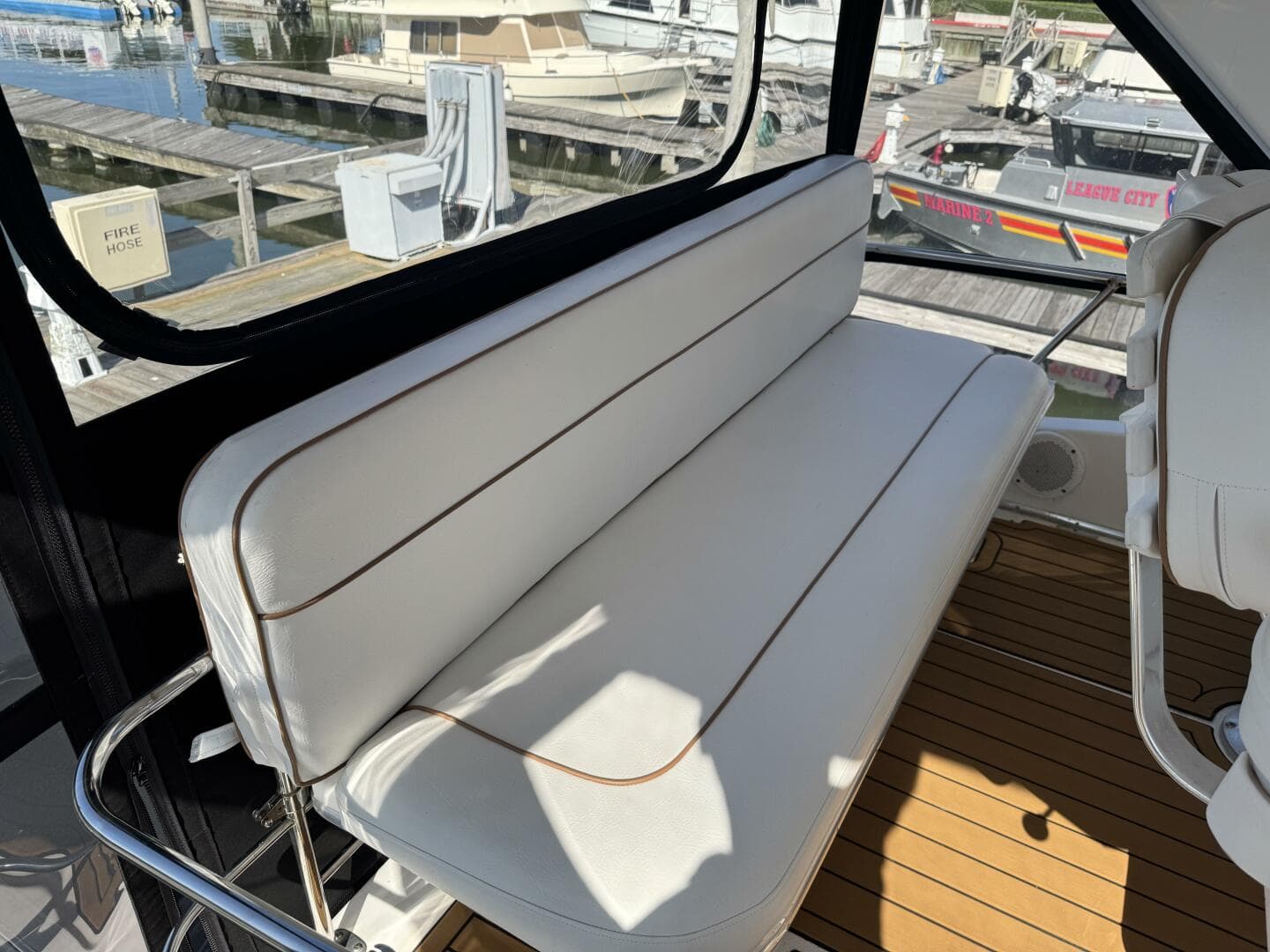 1998 Sea Ray 550 Sedan Bridge — photo 9