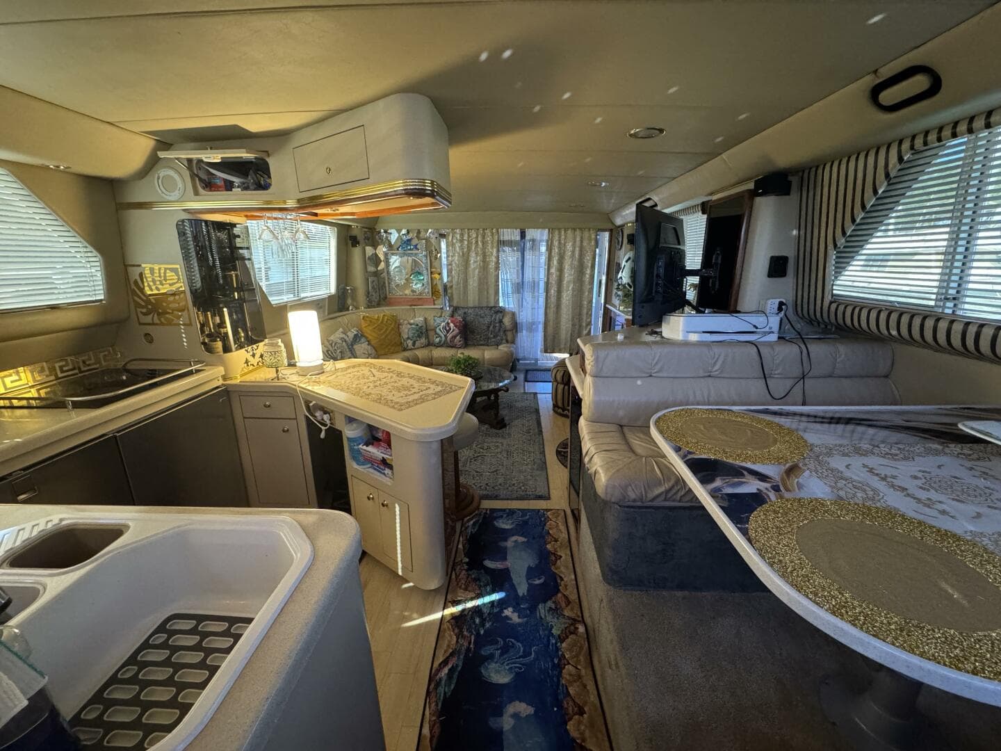 1998 Sea Ray 550 Sedan Bridge — photo 26