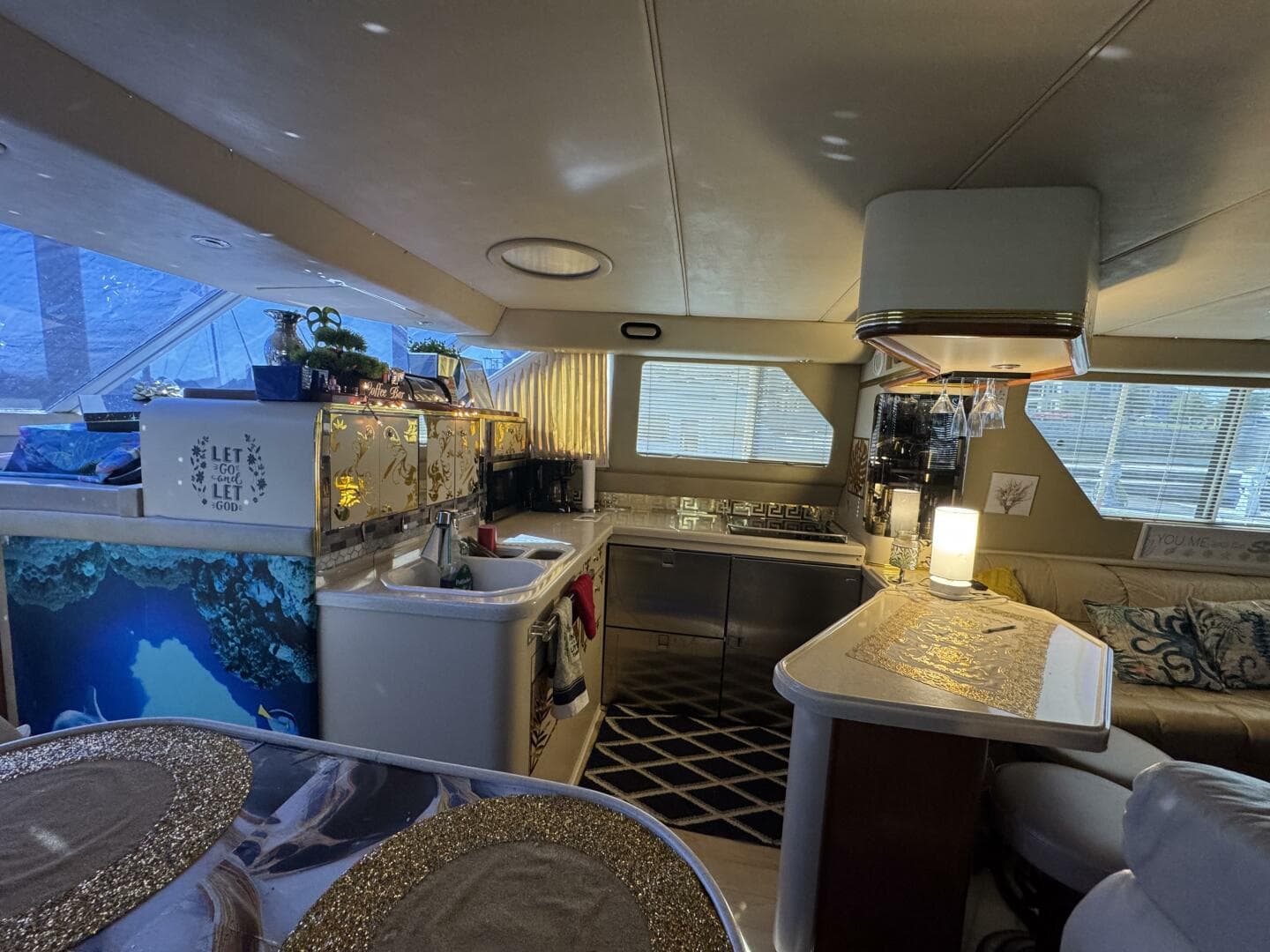 1998 Sea Ray 550 Sedan Bridge — photo 27