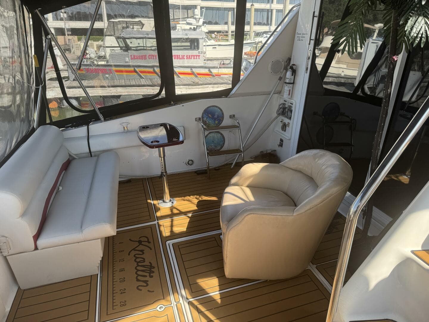 1998 Sea Ray 550 Sedan Bridge — photo 12