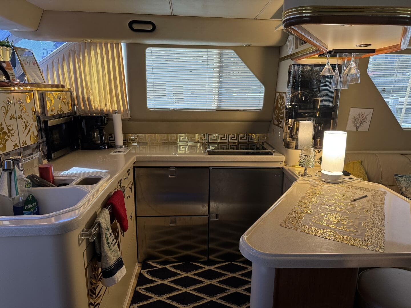 1998 Sea Ray 550 Sedan Bridge — photo 25